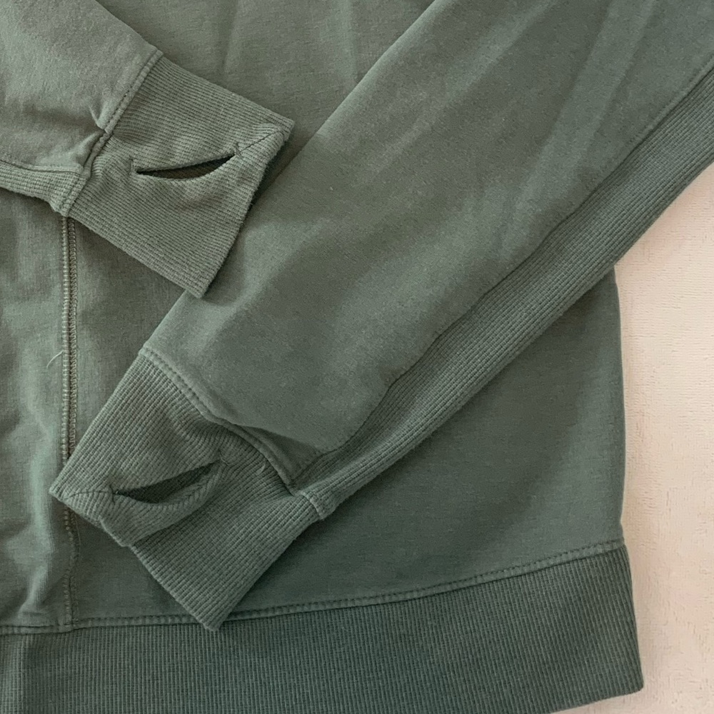 all in motion Cropped Sweatshirt with Pockets - Picture 5 of 7